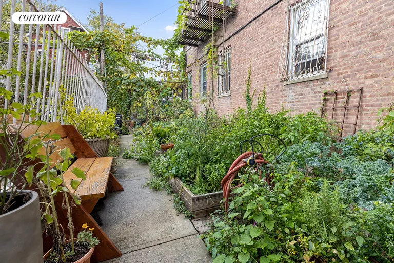 New York City Real Estate | View 414 Albemarle Road, 5H | Garden for shareholders | View 7