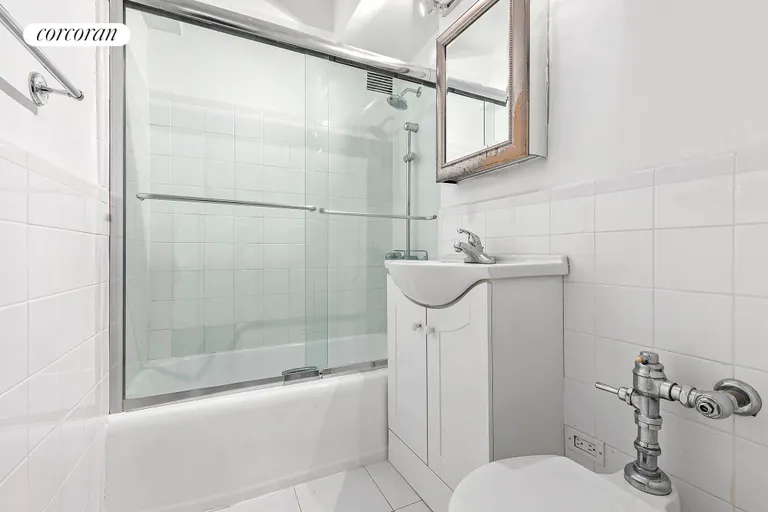 New York City Real Estate | View 249 East 48th Street, 5A | Full Bathroom | View 3