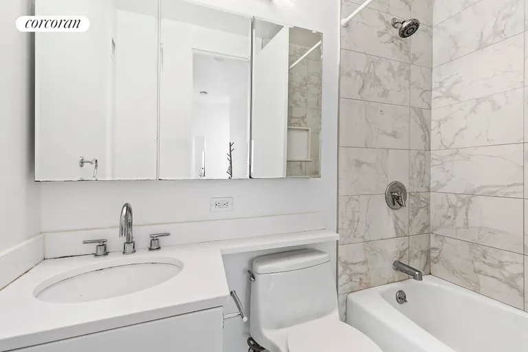 New York City Real Estate | View 1 Irving Place, VPHA | Full Bathroom | View 4