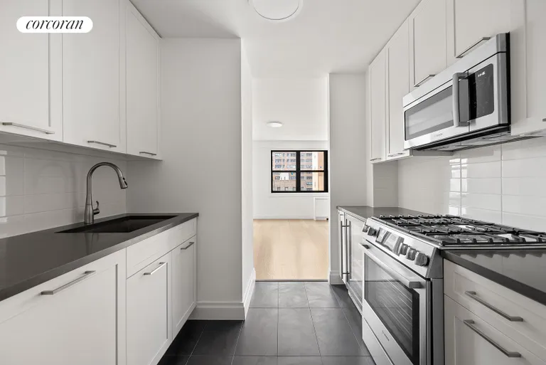 New York City Real Estate | View 201 East 28th Street, 9G | room 2 | View 3