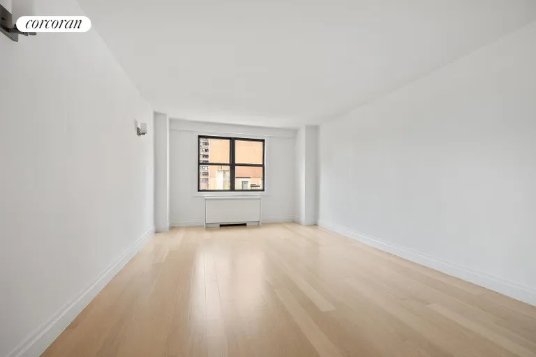 New York City Real Estate | View 201 East 28th Street, 9G | room 3 | View 4
