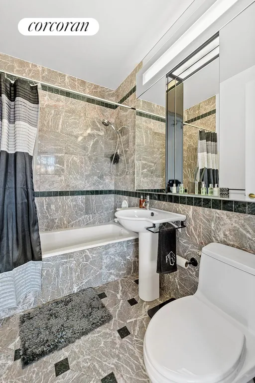 New York City Real Estate | View 250 East 54th Street, 28B | Full Bathroom | View 4