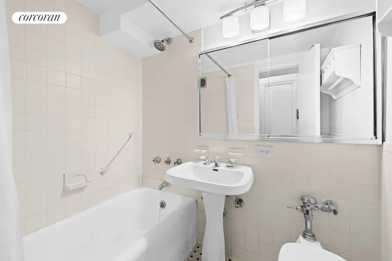 New York City Real Estate | View 25 Tudor City Place, 901 | Full Bathroom | View 7