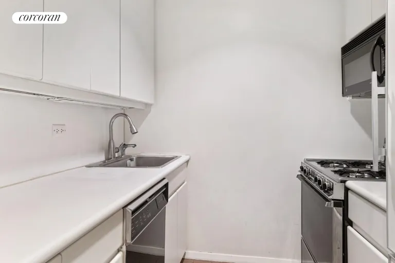 New York City Real Estate | View 100 United Nations Plaza, 20D | Galley kitchen | View 2