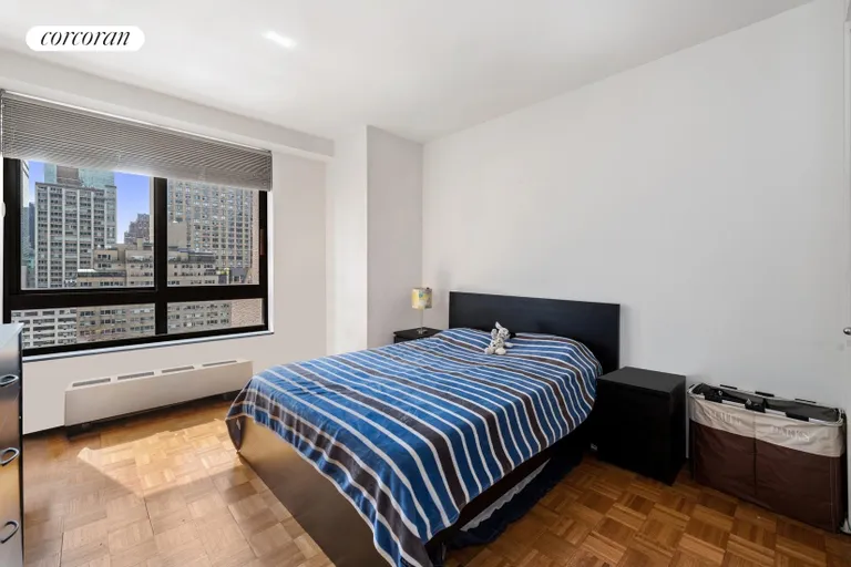 New York City Real Estate | View 100 United Nations Plaza, 20D | Large bedroom | View 3