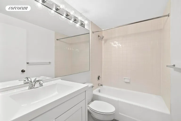 New York City Real Estate | View 600 Columbus Avenue, 12L | Full Bathroom | View 4