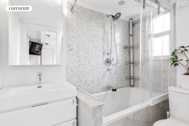 New York City Real Estate | View 865 United Nations Plaza, 11B | Full Bathroom | View 6