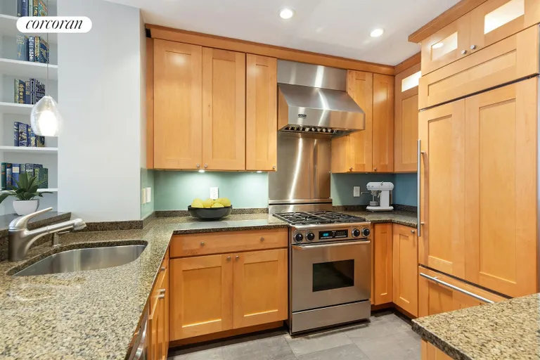 New York City Real Estate | View 8 West 65th Street, 4B | room 3 | View 4
