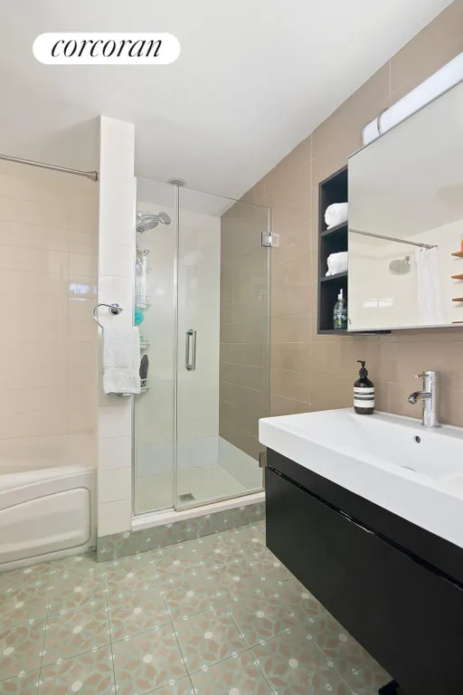 New York City Real Estate | View 105 Lexington Avenue, 1D | Full Bathroom | View 9
