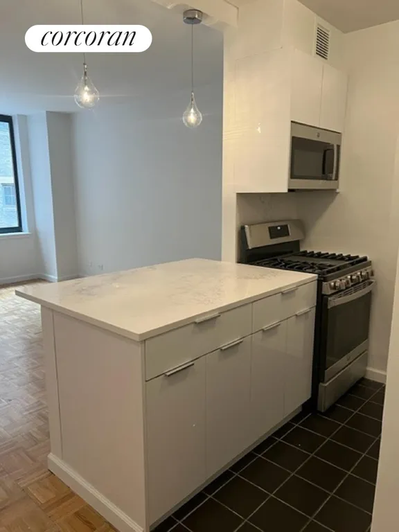 New York City Real Estate | View 250 West 89th Street, 7A | Kitchen | View 4