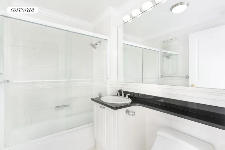 New York City Real Estate | View 400 East 90th Street, 18A | Full Bathroom | View 7