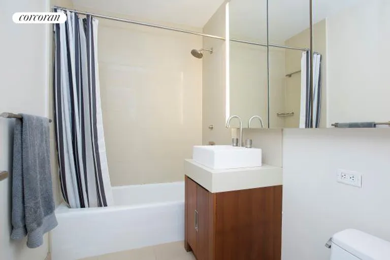 New York City Real Estate | View 450 West 17th Street, 1023 | Full Bathroom | View 6