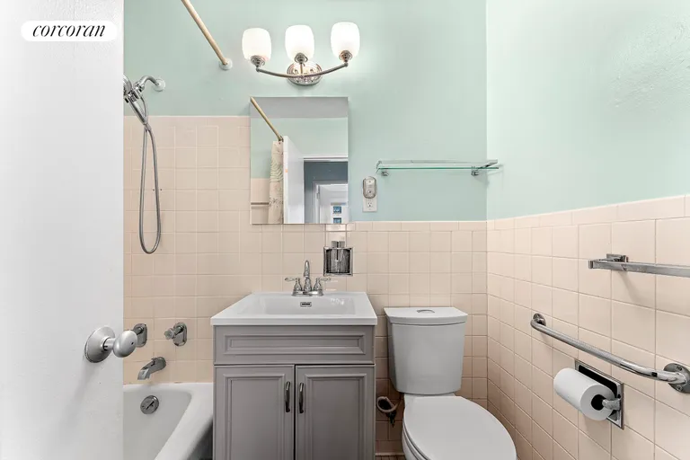 New York City Real Estate | View 170 West End Avenue, 8M | Updated Bathroom with Tub | View 6