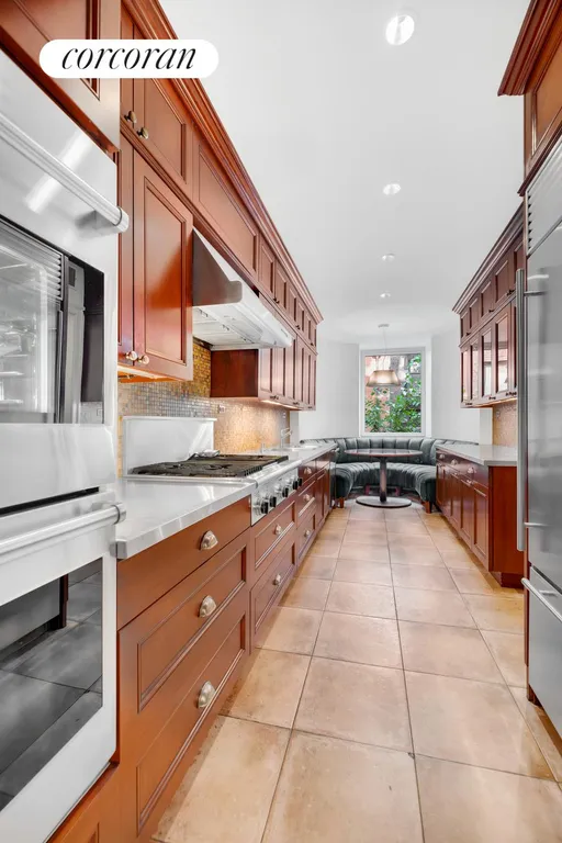 New York City Real Estate | View 830 Park Avenue, 2/3B | Kitchen | View 5