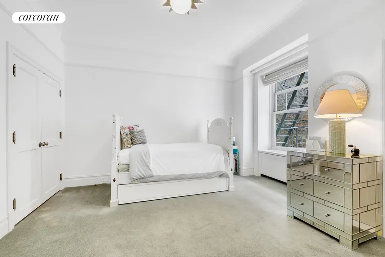 New York City Real Estate | View 830 Park Avenue, 2/3B | Bedroom | View 8