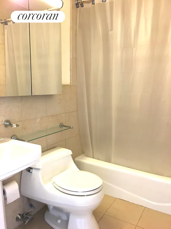 New York City Real Estate | View 301 East 79th Street, 19R | Full Bathroom | View 8
