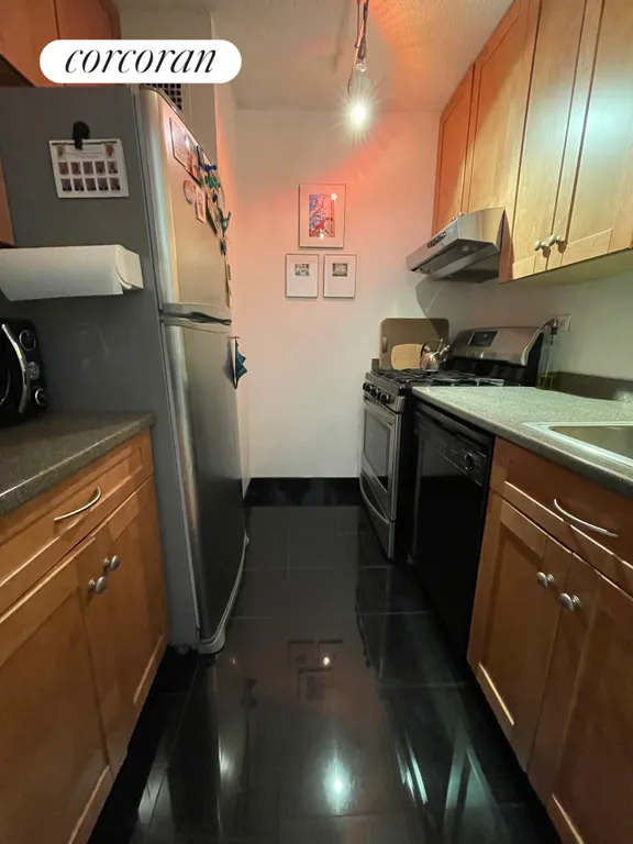 New York City Real Estate | View 301 East 79th Street, 19R | Kitchen | View 4