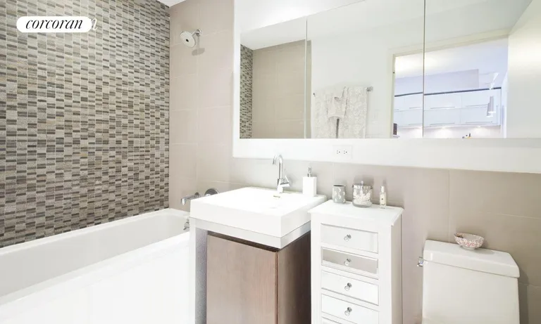 New York City Real Estate | View 214 North 11th Street, 4E | Full Bathroom | View 4