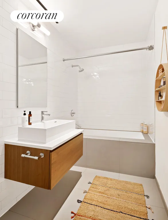 New York City Real Estate | View 173 Amity Street, 4E | Full Bathroom | View 12
