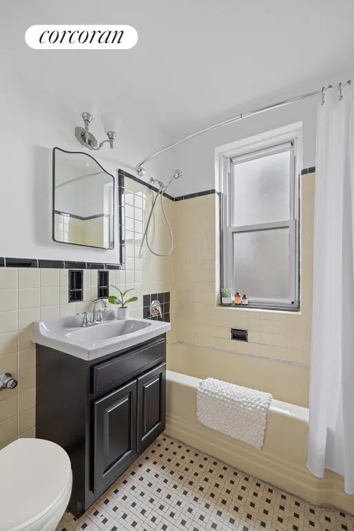 New York City Real Estate | View 25 Plaza Street West, 6H | Full Bathroom | View 7