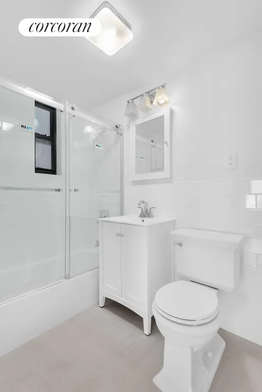 New York City Real Estate | View 788 West End Avenue, 4A/5A | En Suite Upstairs Bathroom | View 6