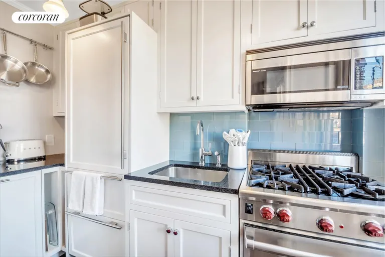 New York City Real Estate | View 302 West 12th Street, 6B | Kitchen | View 8