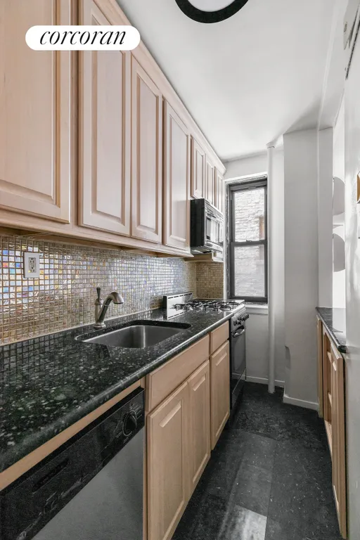 New York City Real Estate | View 208 East 70th Street, 1C | room 2 | View 3