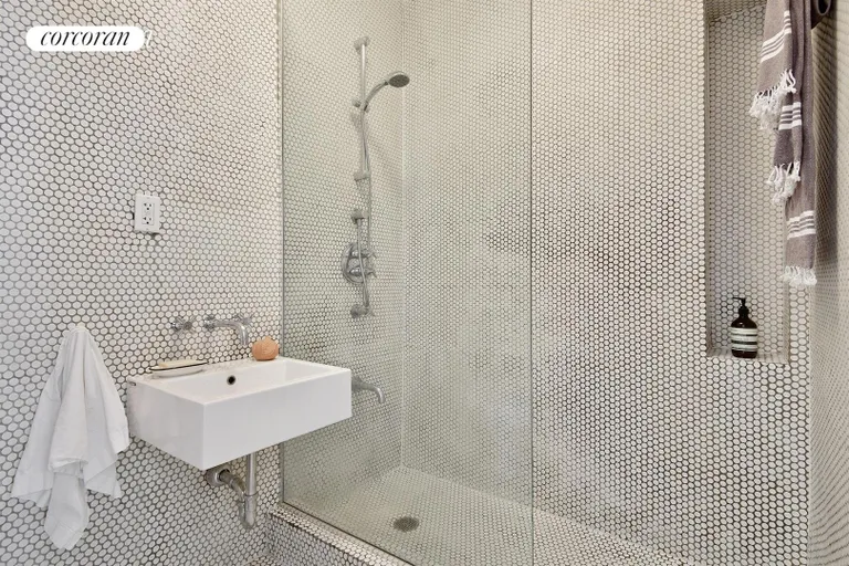 New York City Real Estate | View 225 East 4th Street, 7 | Full Bathroom | View 4