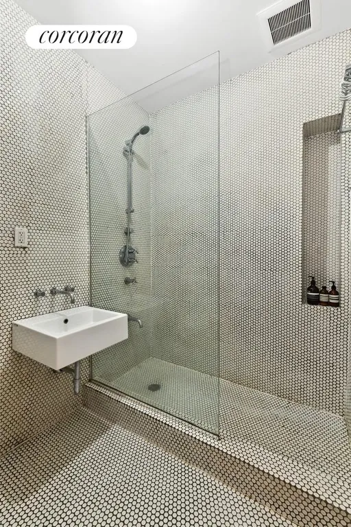 New York City Real Estate | View 225 East 4th Street, 7 | Full Bathroom | View 5