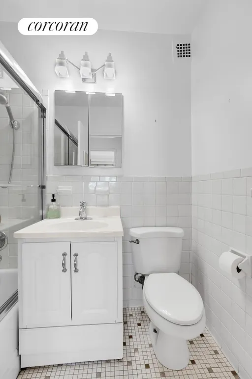 New York City Real Estate | View 444 East 75th Street, 17E | Full Bathroom | View 6