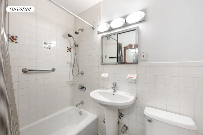 New York City Real Estate | View 305 East 24th Street, 15A | Full Bathroom | View 5