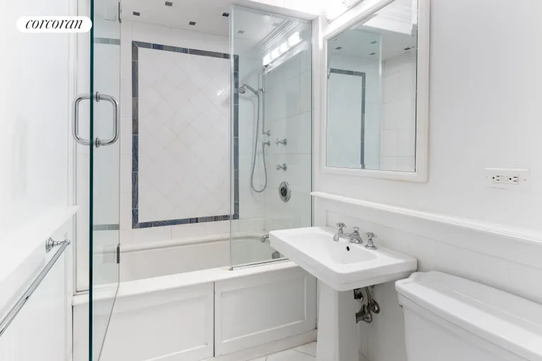 New York City Real Estate | View 201 East 66th Street, 15N | Full Bathroom | View 7