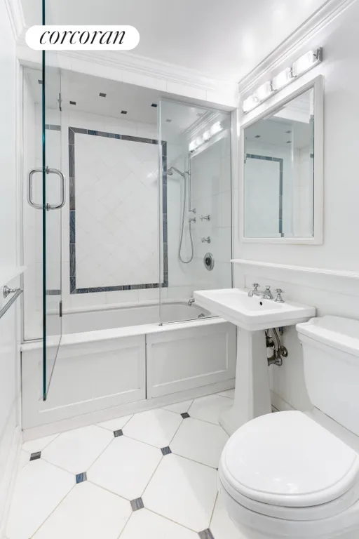 New York City Real Estate | View 201 East 66th Street, 15N | Full Bathroom | View 8