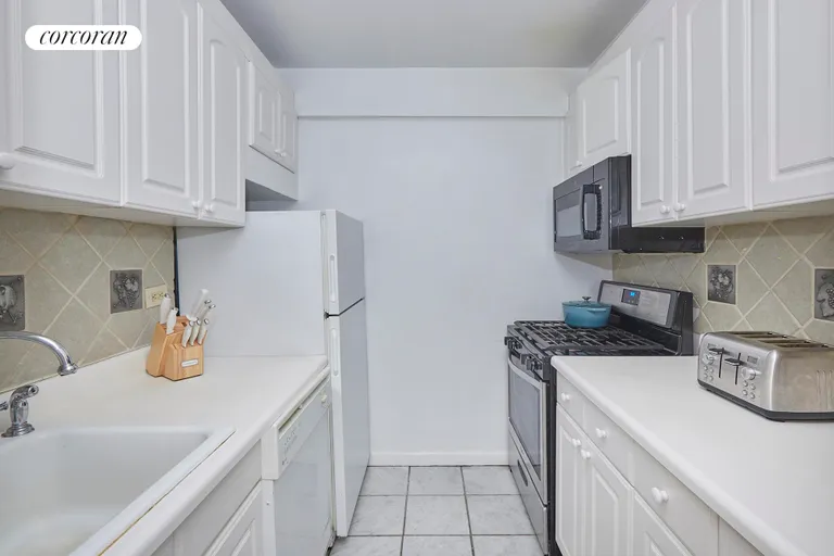 New York City Real Estate | View 630 First Avenue, 32A | Kitchen | View 7