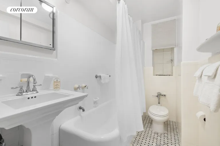 New York City Real Estate | View 444 East 52nd Street, 1A/2A | Primary Bathroom | View 11