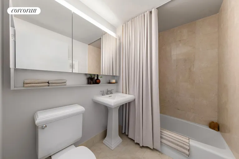 New York City Real Estate | View 20 River Terrace, 26B | Full Bathroom | View 10