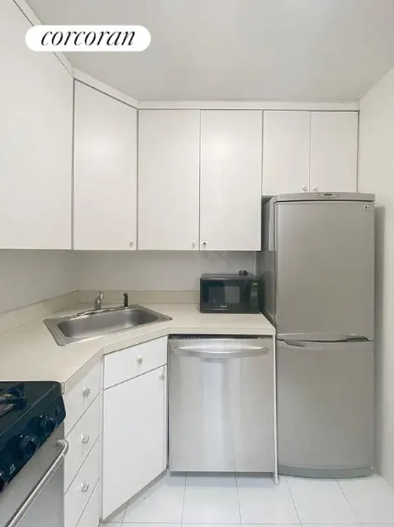 New York City Real Estate | View 330 East 49th Street, 10G | Kitchen | View 4