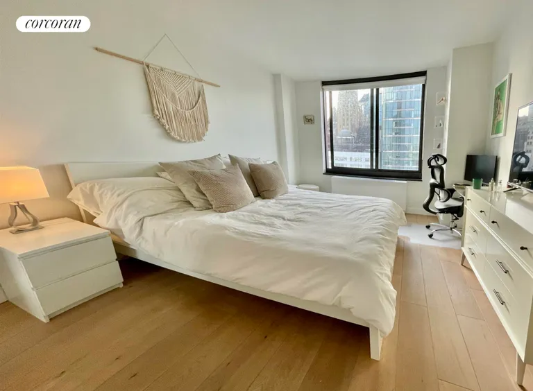 New York City Real Estate | View 200 Rector Place, 37J | room 2 | View 3