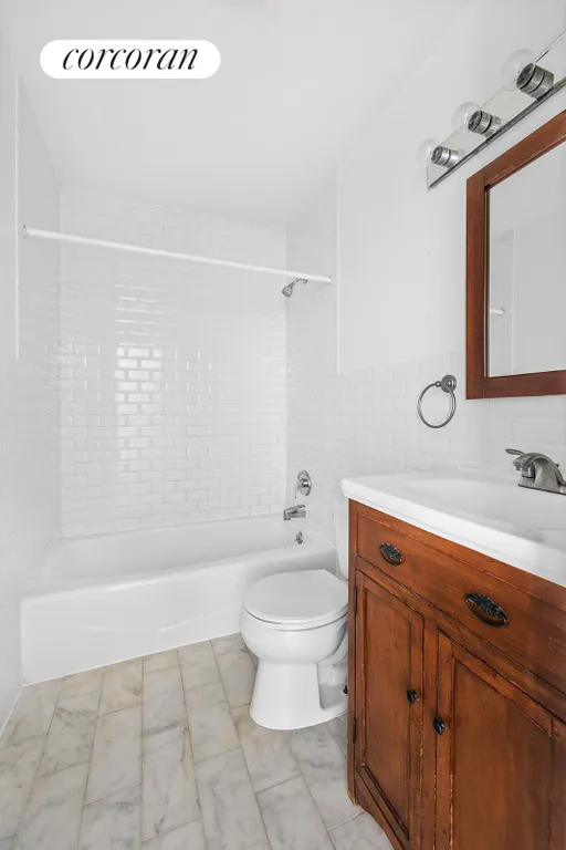New York City Real Estate | View 27 Irving Place, 2B | Full Bathroom | View 5