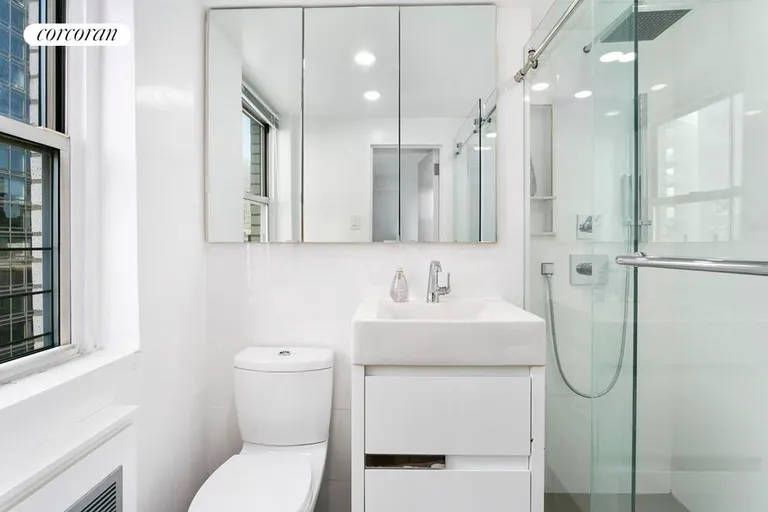 New York City Real Estate | View 301 East 66th Street, 10K | Primary Bathroom | View 4