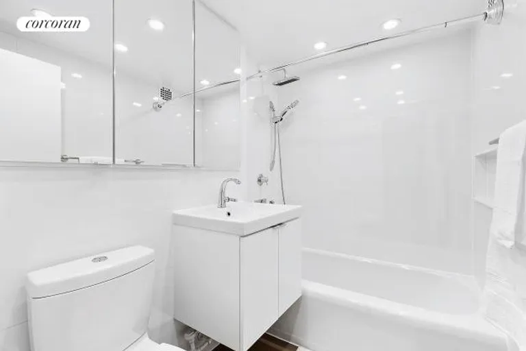 New York City Real Estate | View 301 East 66th Street, 10K | Full Bathroom | View 6