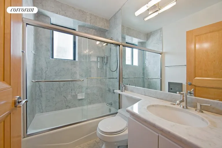 New York City Real Estate | View 45 East 25th Street, 37A | Full Bathroom | View 6