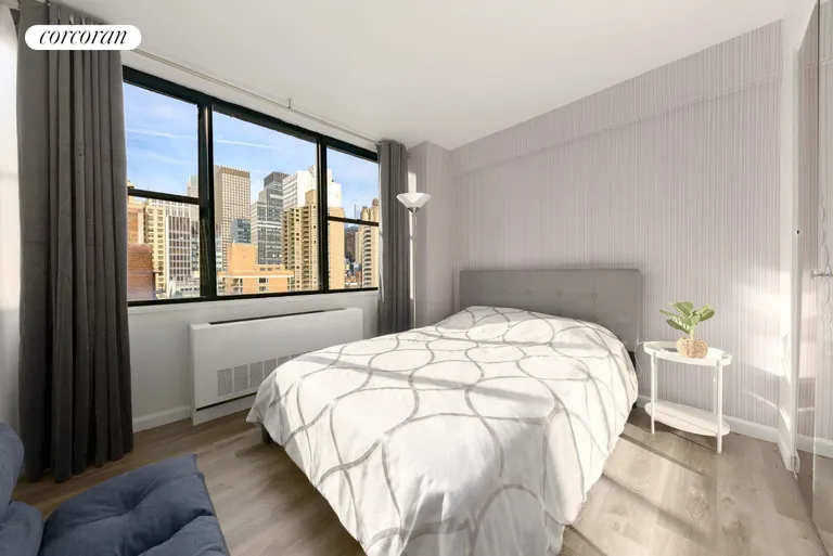 New York City Real Estate | View 301 East 45th Street, 21F | room 5 | View 6