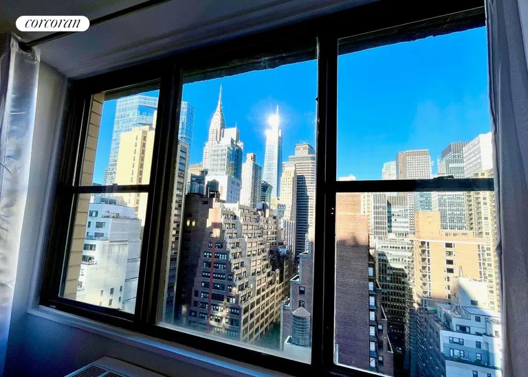 New York City Real Estate | View 301 East 45th Street, 21F | room 7 | View 8