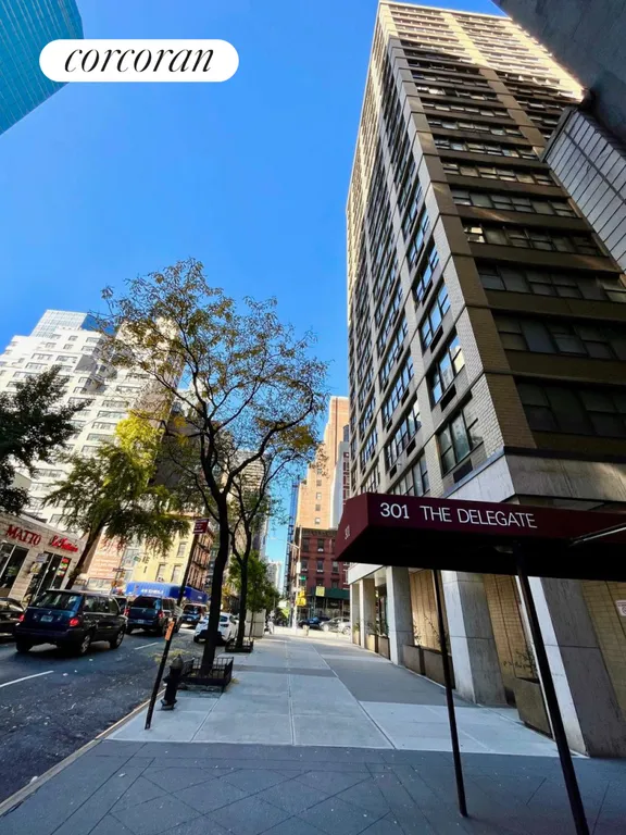New York City Real Estate | View 301 East 45th Street, 21F | room 15 | View 16