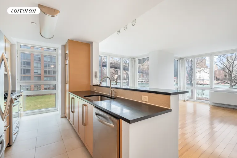 New York City Real Estate | View 415 Main Street, 2F | room 7 | View 8