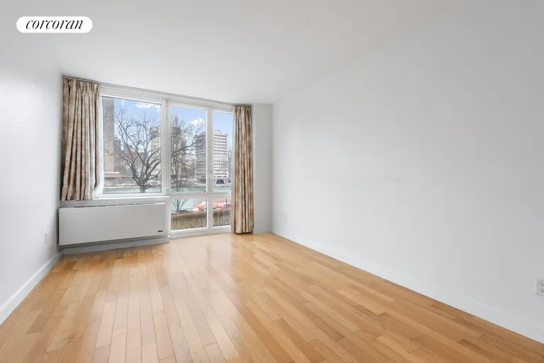 New York City Real Estate | View 415 Main Street, 2F | room 10 | View 11