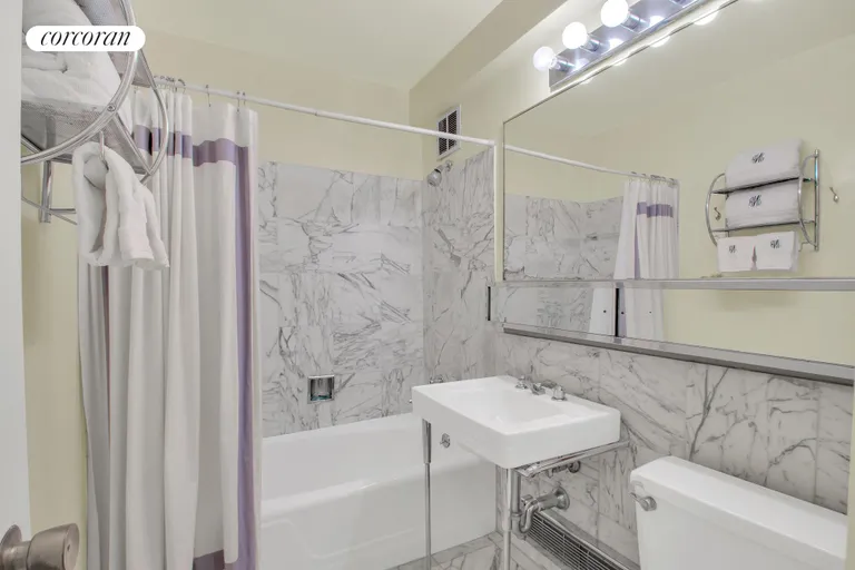 New York City Real Estate | View 500 East 83rd Street, 2A | Full Bathroom | View 10