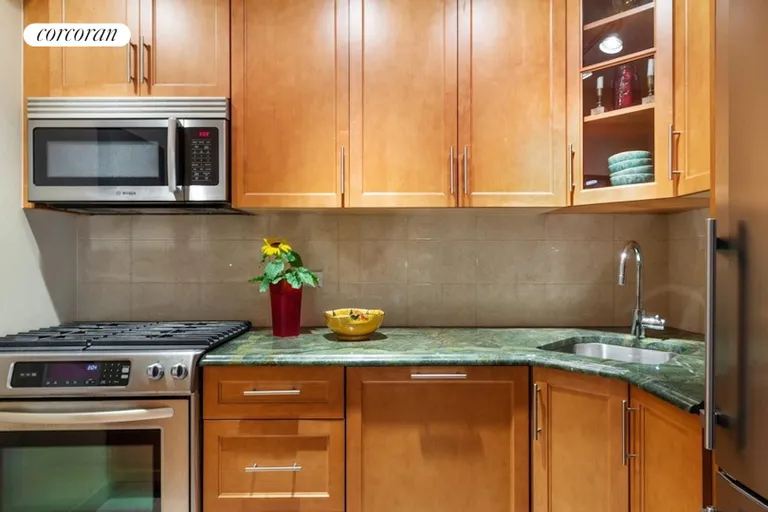New York City Real Estate | View 1001 Fifth Avenue, 11B | Kitchen | View 3