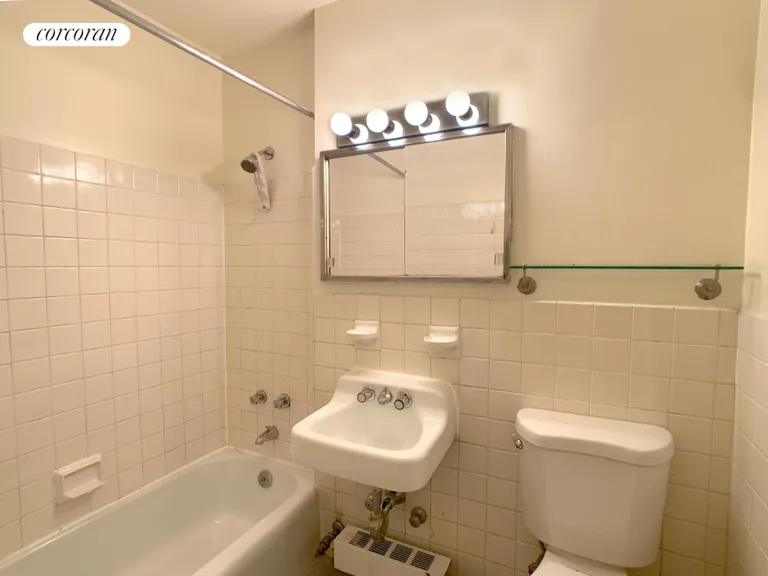 New York City Real Estate | View 85 Livingston Street, 16J | Full Bathroom | View 5